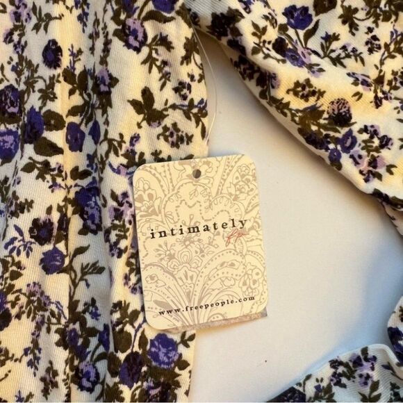 Free People Kaya Bodysuit Ivory Purple Floral Keyhole Size Small NWT - Picture 5 of 5